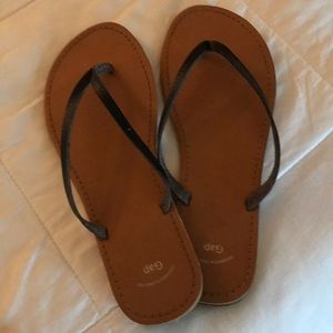 Black leather flat sandal